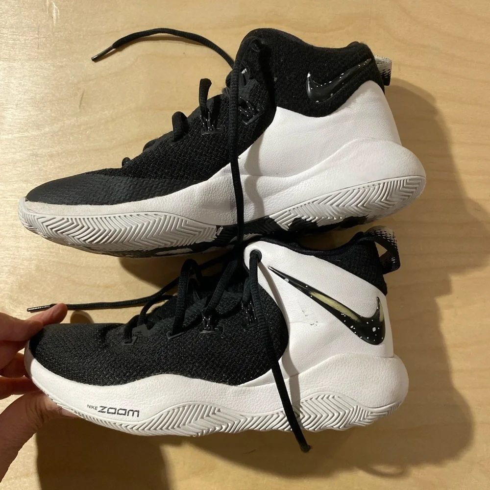 Nike Zoom Black and White Sneakers Size 6 (ND)